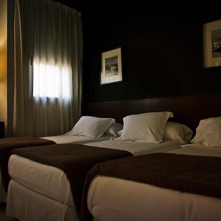 Hostal Badaloni Бадалона Стая снимка