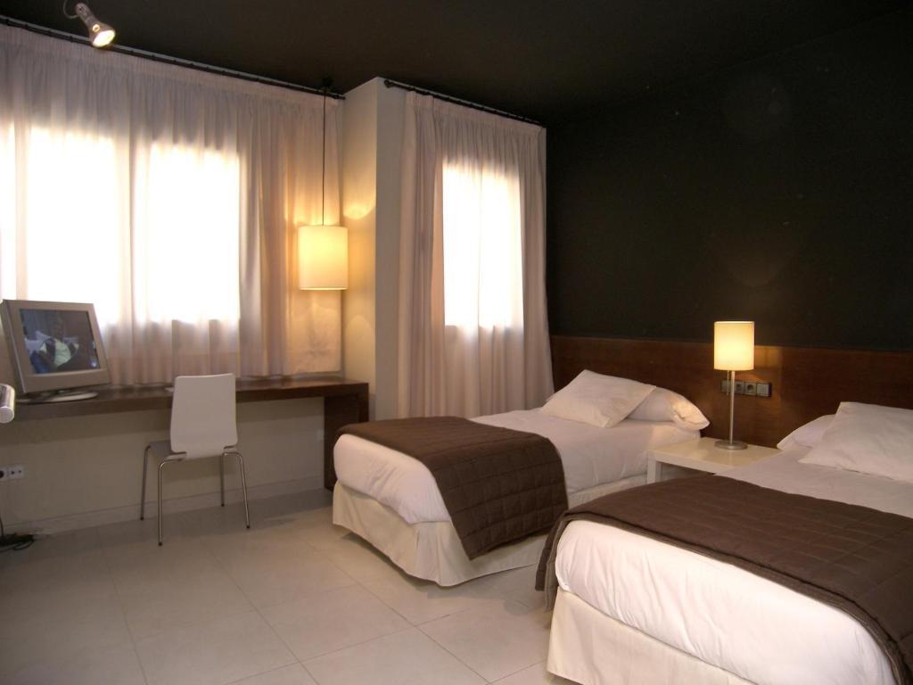 Hostal Badaloni Бадалона Стая снимка