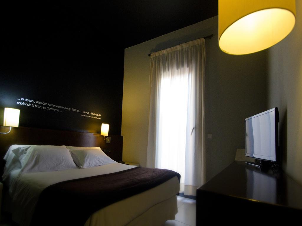 Hostal Badaloni Бадалона Стая снимка