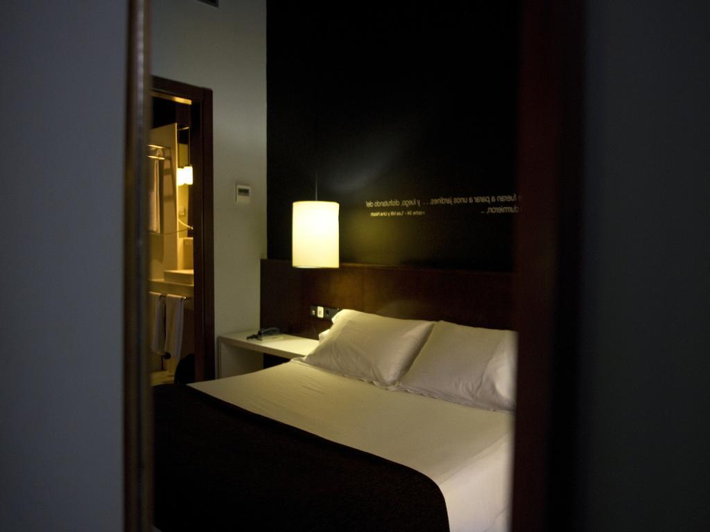 Hostal Badaloni Бадалона Стая снимка